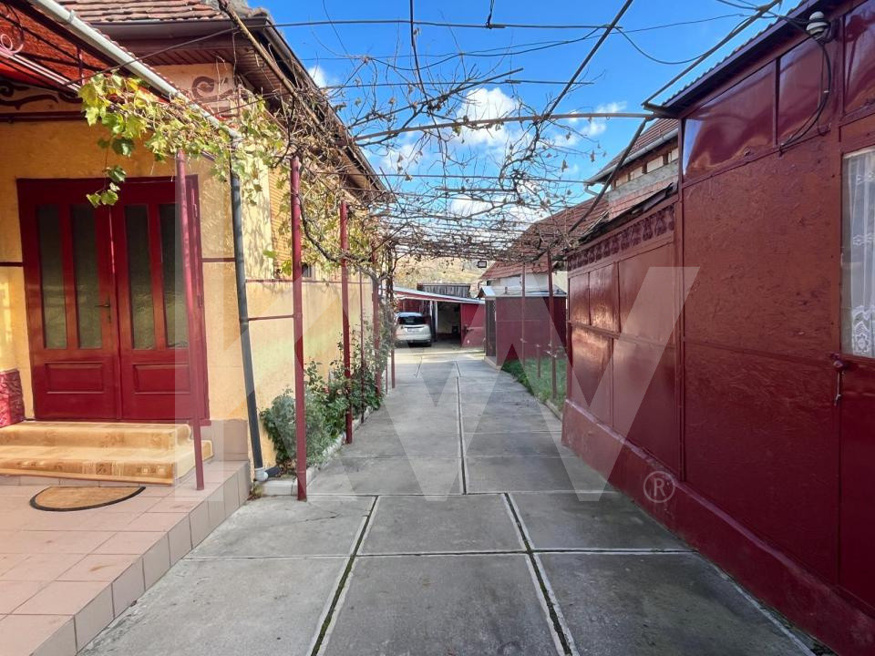 Casa cu poveste si potential – locul perfect pentru un nou inceput in Seica Mare