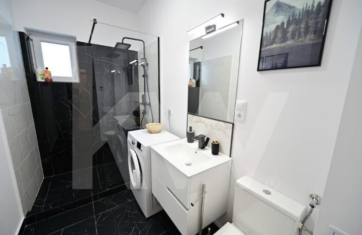 Apartament modern cu 2 dormitoare, balcon și parcare 