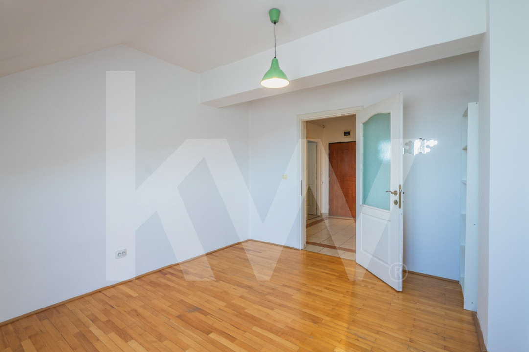 Oază de lumină și confort: Mansardă de vânzare