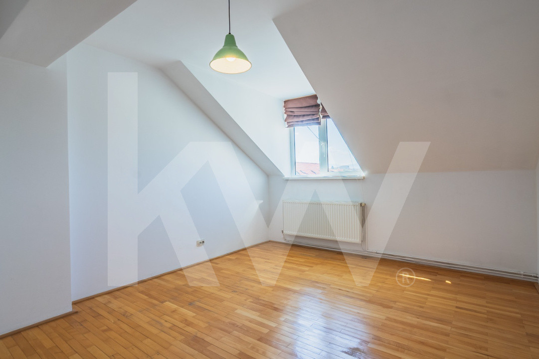 Oază de lumină și confort: Mansardă de vânzare