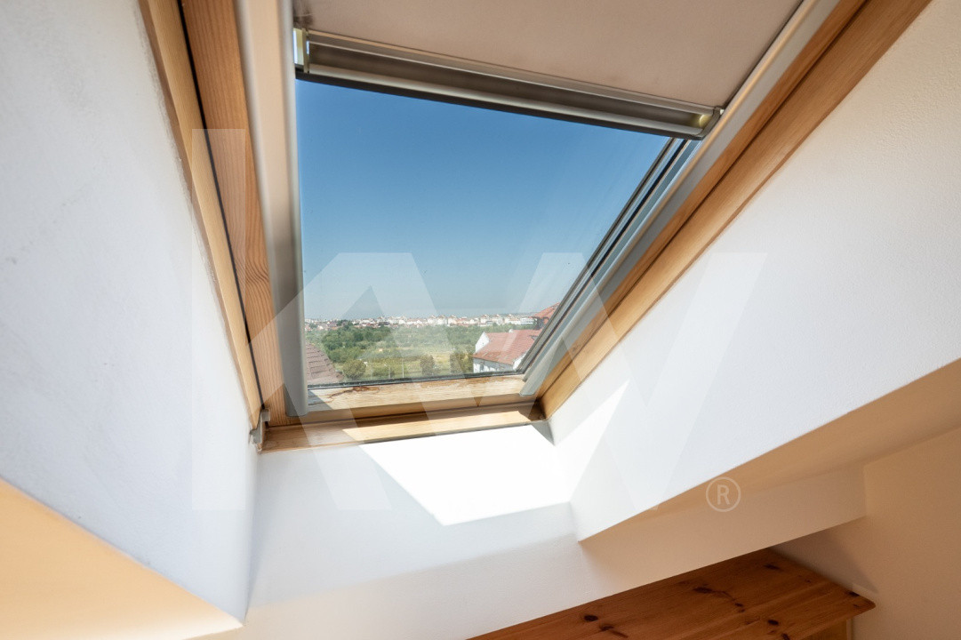 Oază de lumină și confort: Mansardă de vânzare