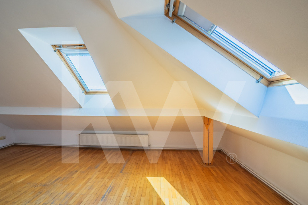 Oază de lumină și confort: Mansardă de vânzare