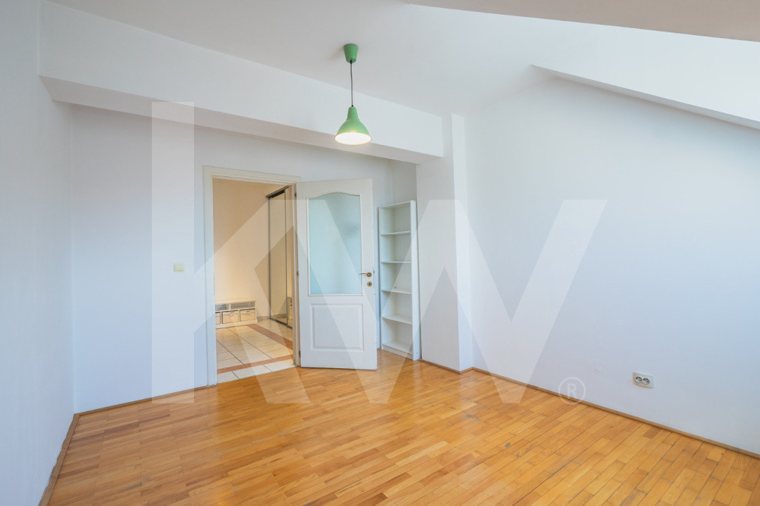 Oază de lumină și confort: Mansardă de vânzare