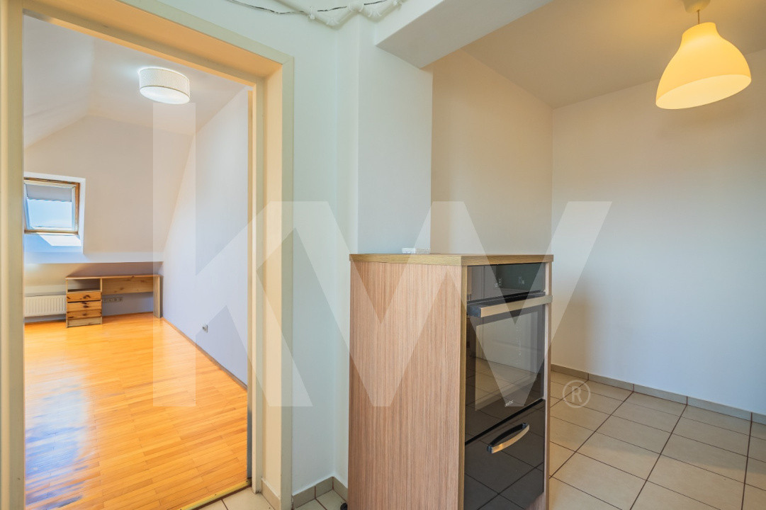 Oază de lumină și confort: Mansardă de vânzare