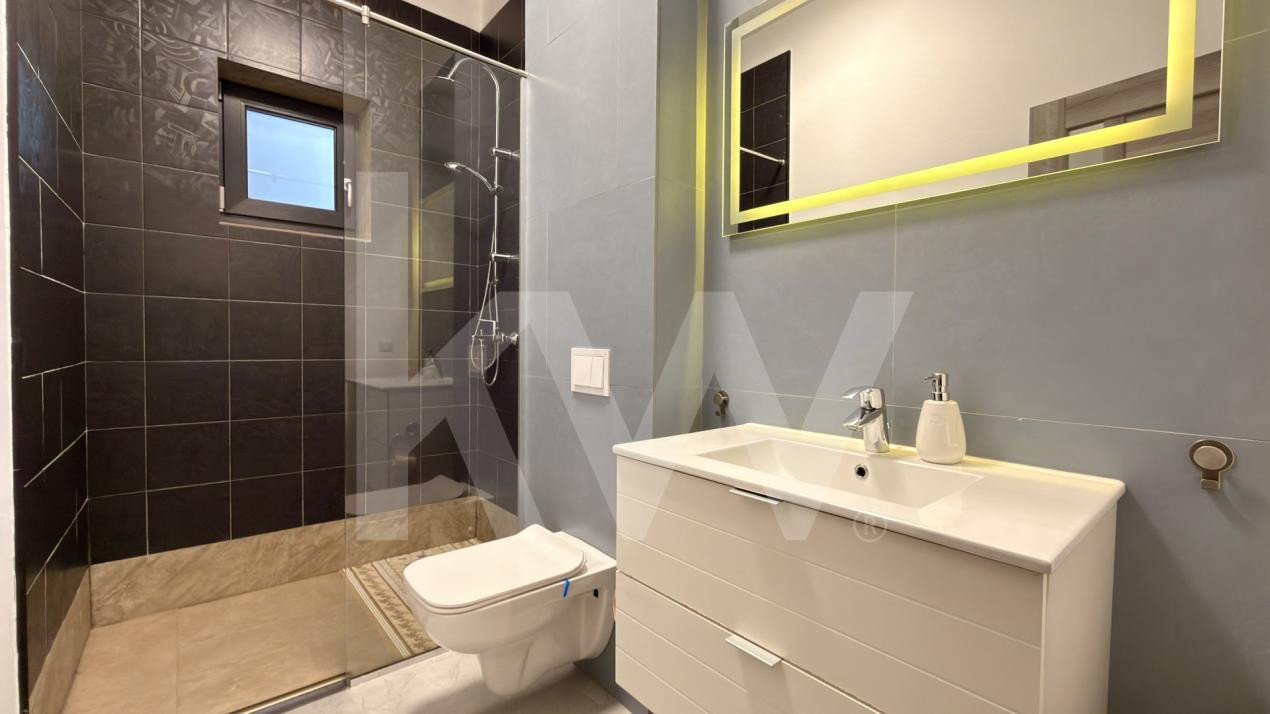 Apartament la parter cu curte privată, terase și două locuri de parcare