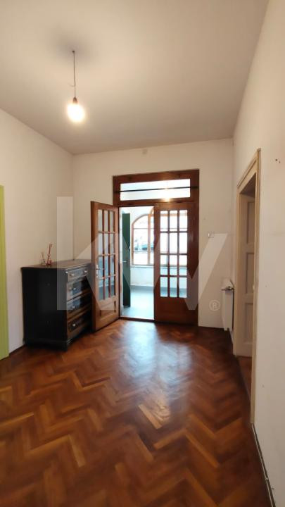 Casă de vanzare  cu 4 camere și pivniță, str. Teilor – Sibiu