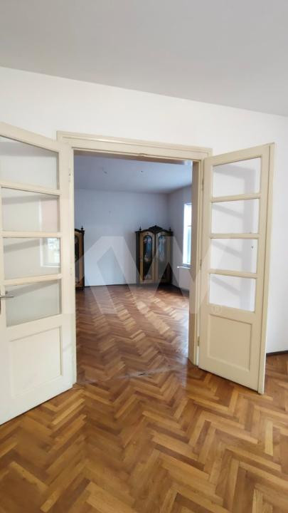 Casă de vanzare  cu 4 camere și pivniță, str. Teilor – Sibiu