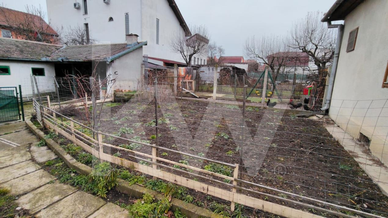 Casă de vanzare  cu 4 camere și pivniță, str. Teilor – Sibiu