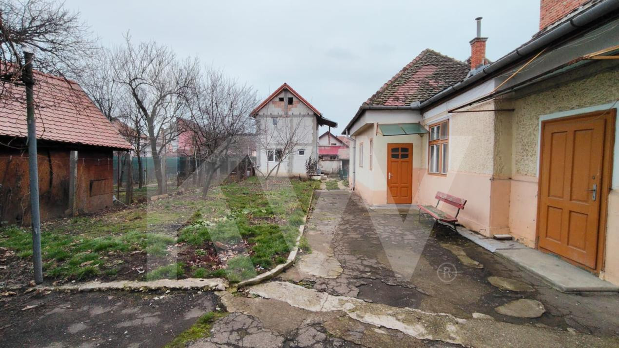 Casă de vanzare  cu 4 camere și pivniță, str. Teilor – Sibiu