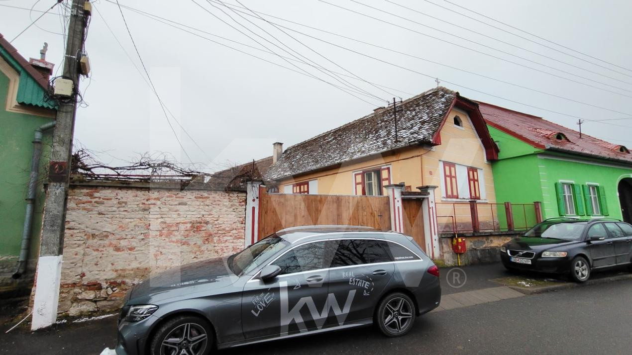 Casa saseasca de  vanzare in Cristian 
