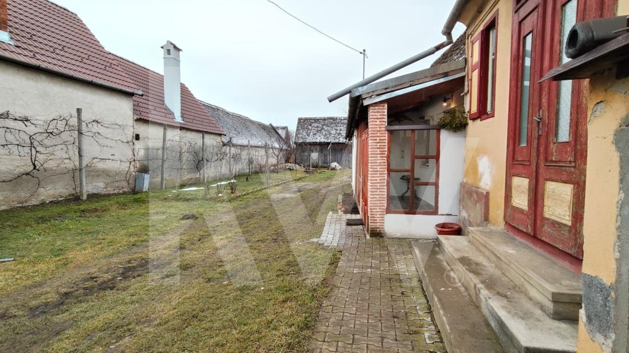 Casa saseasca de  vanzare in Cristian 