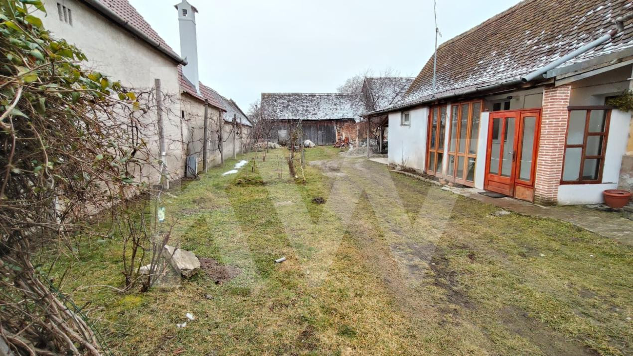 Casa saseasca de  vanzare in Cristian 