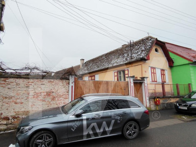 Casa saseasca de  vanzare in Cristian 