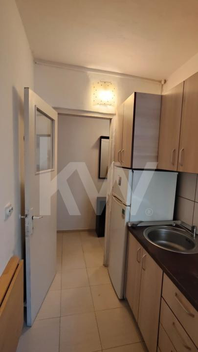 APARTAMENT DE INCHIRIAT 2 CAMERE STR SEMAFORULUI