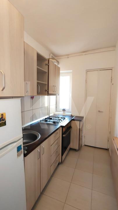 APARTAMENT DE INCHIRIAT 2 CAMERE STR SEMAFORULUI