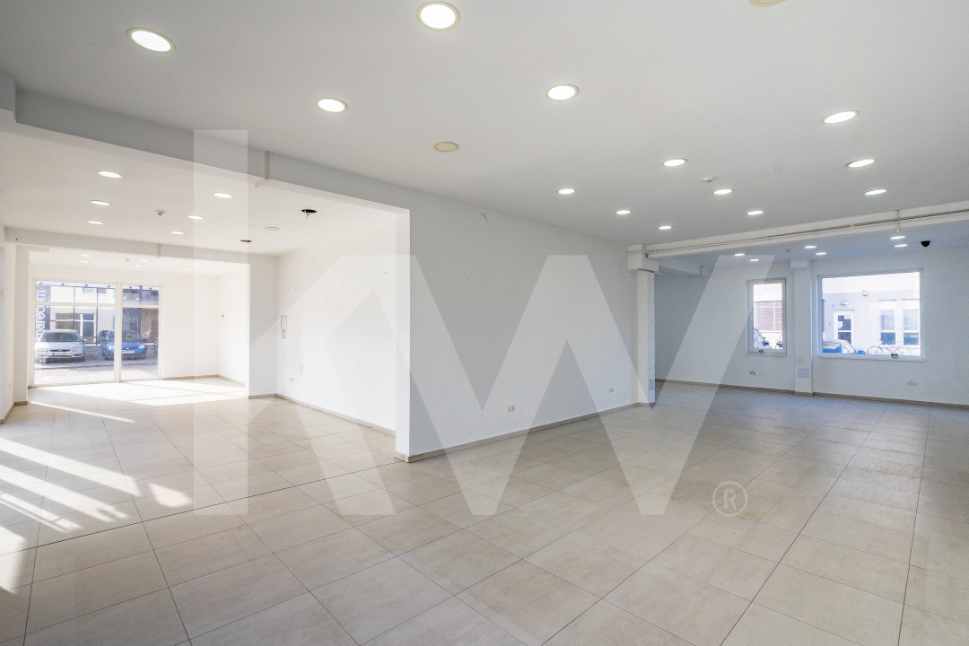 Spatiu comercial finisat 174mp vitrina la Dna Stanca ideal showroom clinica