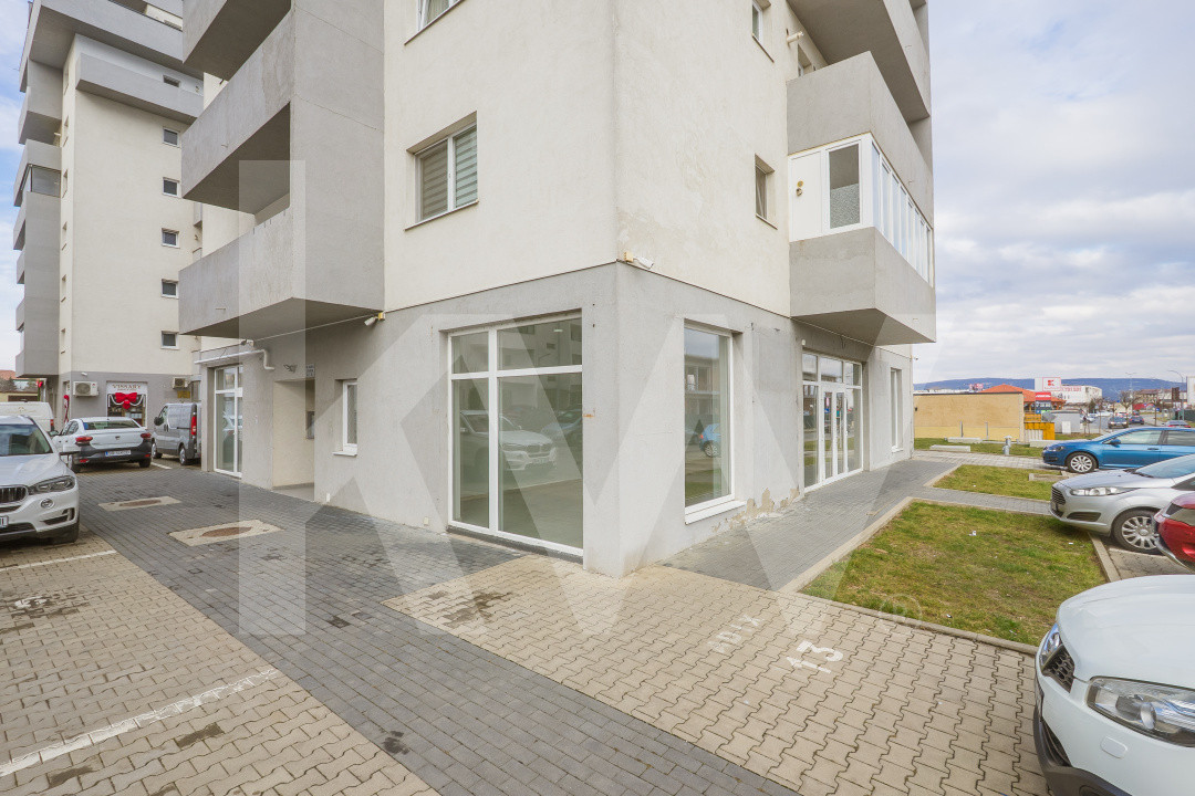 Spatiu comercial finisat 174mp vitrina la Dna Stanca ideal showroom clinica