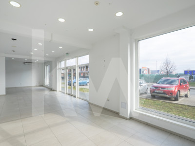 Spatiu comercial finisat 174mp vitrina la Dna Stanca ideal showroom clinica