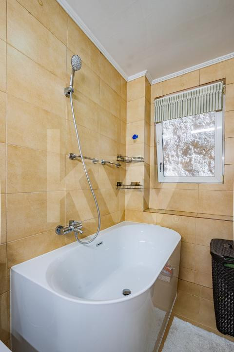 Apartament 3 camere - Etaj 1 - str. Lupeni - 94 mp total