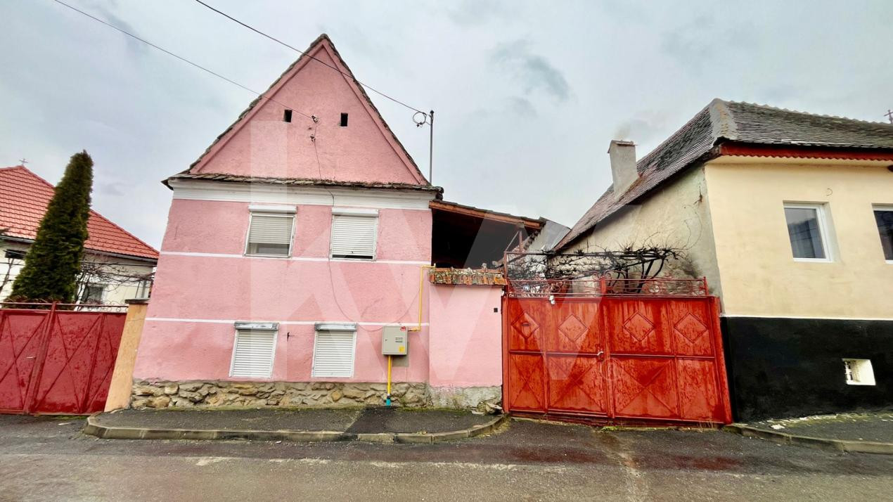Tradiție și potențial: casă cu șură, utilități complete, Turnu Roșu
