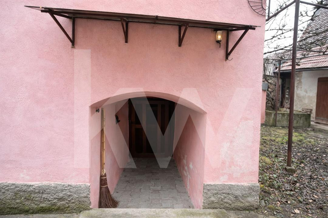 Tradiție și potențial: casă cu șură, utilități complete, Turnu Roșu