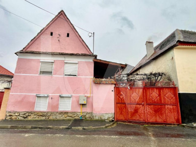 Tradiție și potențial: casă cu șură, utilități complete, Turnu Roșu