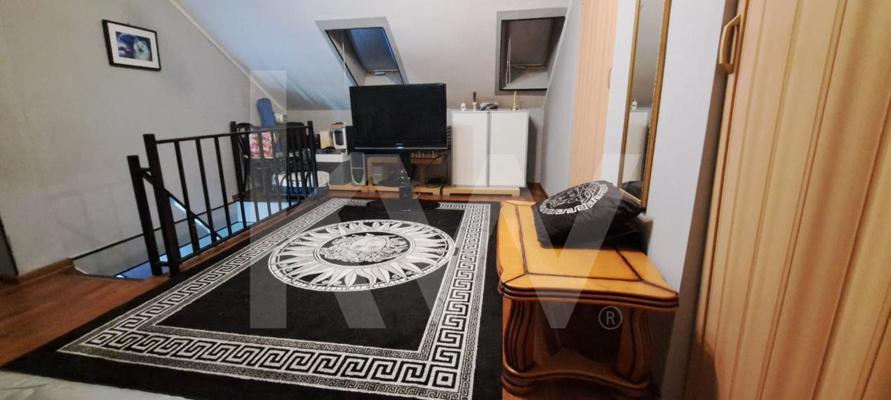 Apartament tip mansarda ,  decomandat , pe 2 niveluri , 92 mp utili