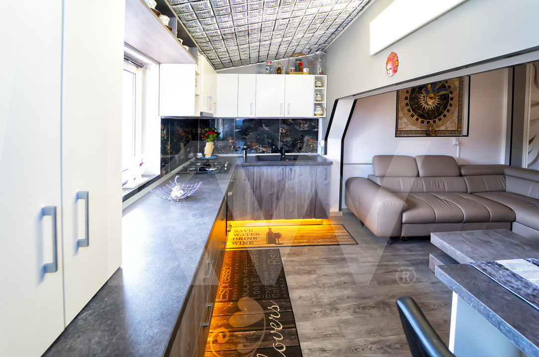 Apartament tip mansarda ,  decomandat , pe 2 niveluri , 92 mp utili