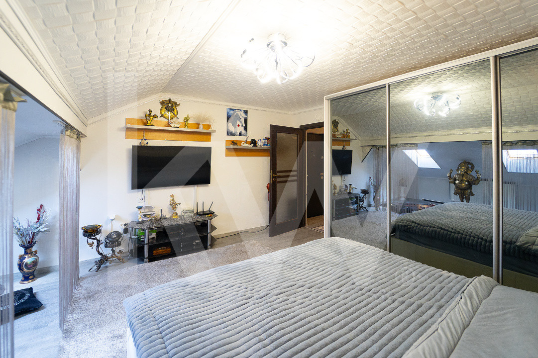 Apartament tip mansarda ,  decomandat , pe 2 niveluri , 92 mp utili