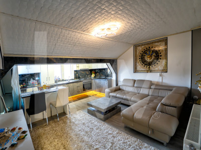 Apartament tip mansarda ,  decomandat , pe 2 niveluri , 92 mp utili