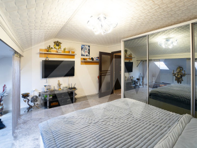 Apartament tip mansarda ,  decomandat , pe 2 niveluri , 92 mp utili
