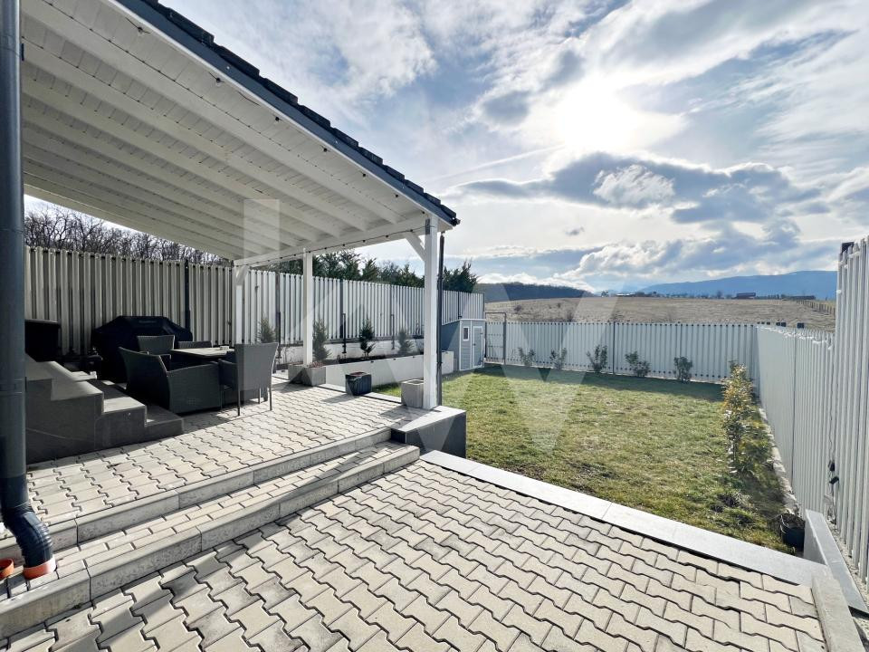 Casa nouă 4 cam. modernă, mobilată și utilată, curte. 10 min. de Sibiu 