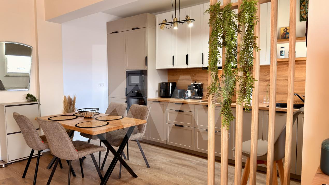 Prima închiriere | Apartament superb 2 camere | balcon mare + parcare