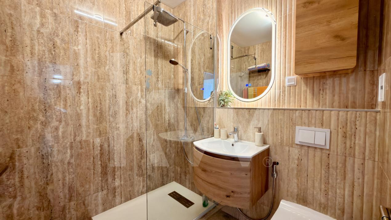 Prima închiriere | Apartament superb 2 camere | balcon mare + parcare