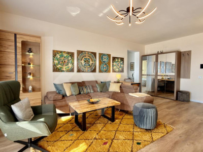 Prima închiriere | Apartament superb 2 camere | balcon mare + parcare