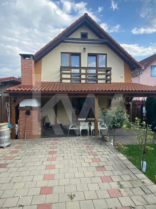 Casa tip duplex de vanzare in Cisnadie 3 dormitoare curte 2 locuri de parcare