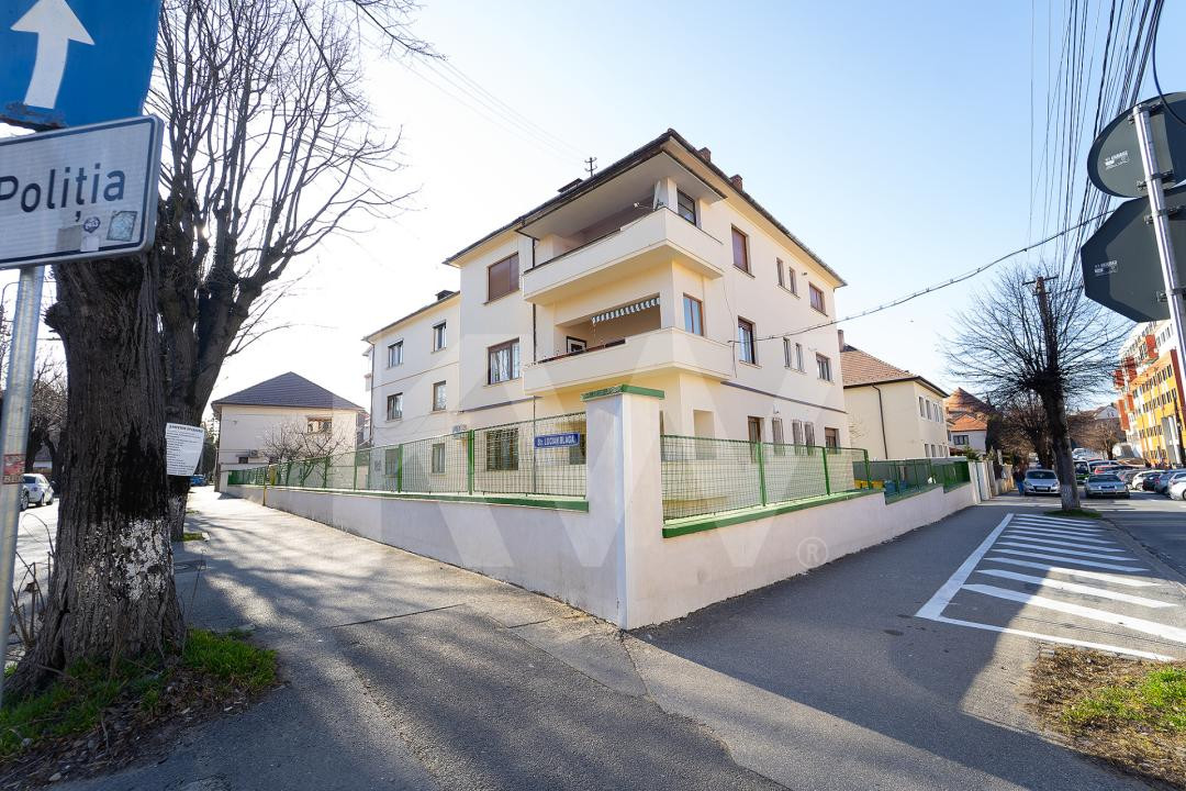 Apartament Interbelic de 4 camere– Str. Independenței nr. 10, Sibiu