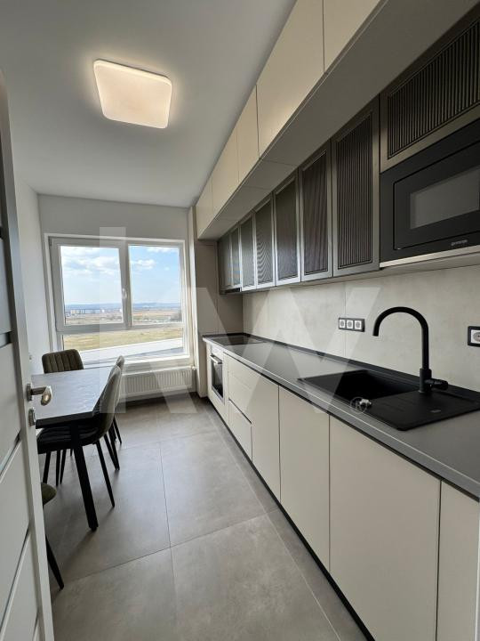 Apartament 3 camere modern, mobilat nou, 2 băi, etaj 5 cu lift – gata de mutare!