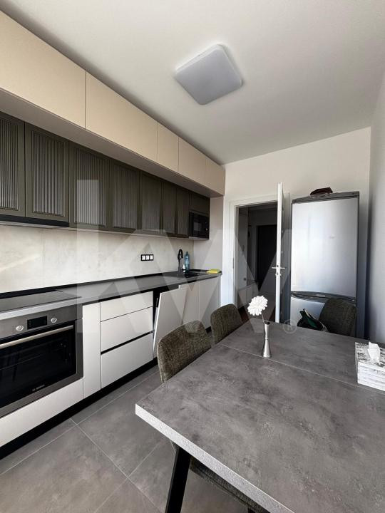 Apartament 3 camere modern, mobilat nou, 2 băi, etaj 5 cu lift – gata de mutare!