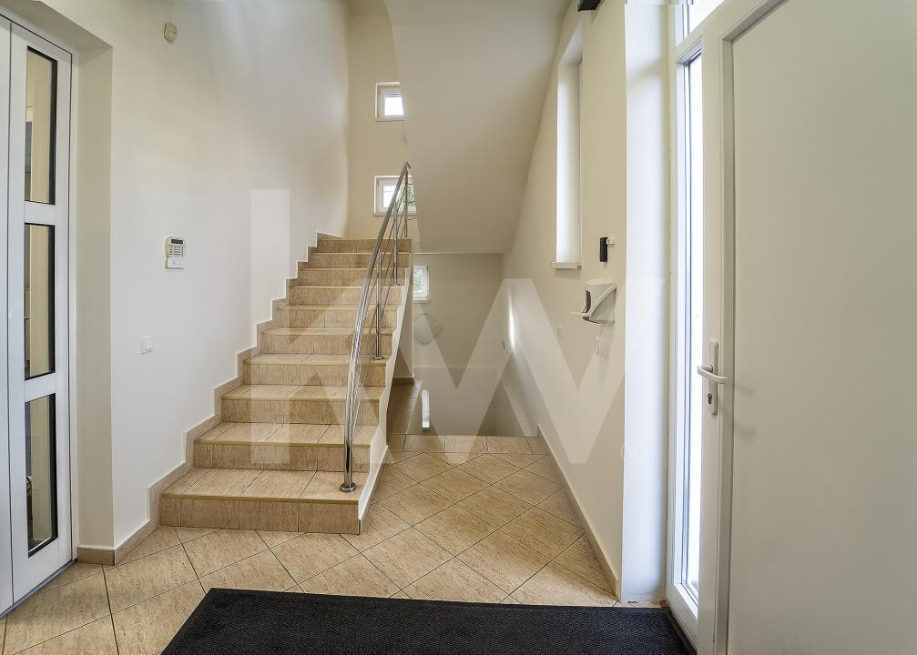 Rent-to-Buy în Sibiu: Birouri A+, Panouri Fotovoltaice, 6 parcări și stație EV