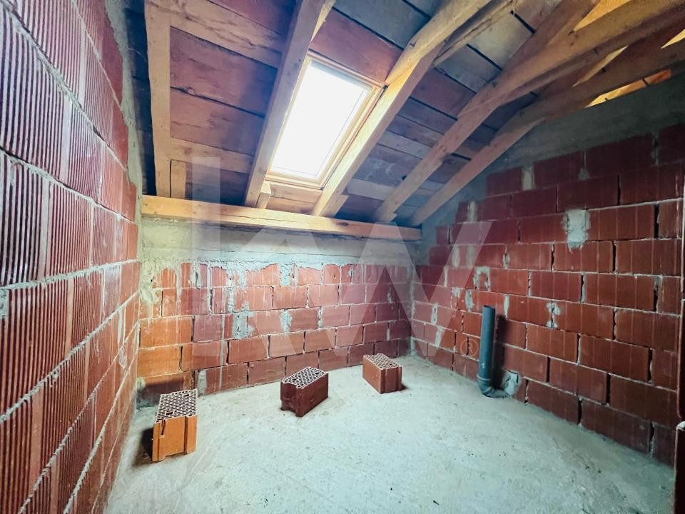 Casa unifamilială mare 5 cam, garaj, curte. Întabulată. Fughiu Oradea