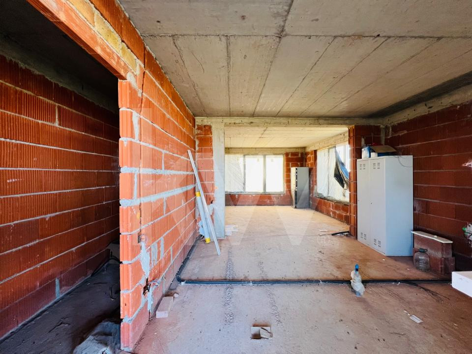 Casa unifamilială mare 5 cam, garaj, curte. Întabulată. Fughiu Oradea