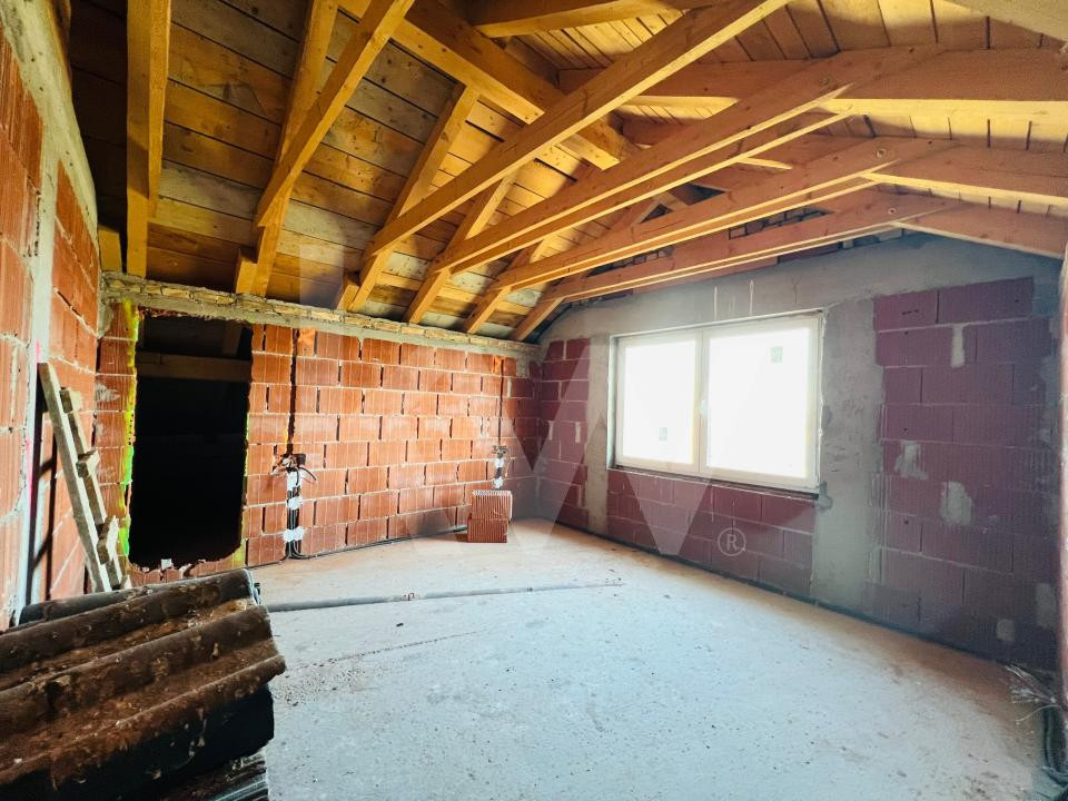 Casa unifamilială mare 5 cam, garaj, curte. Întabulată. Fughiu Oradea