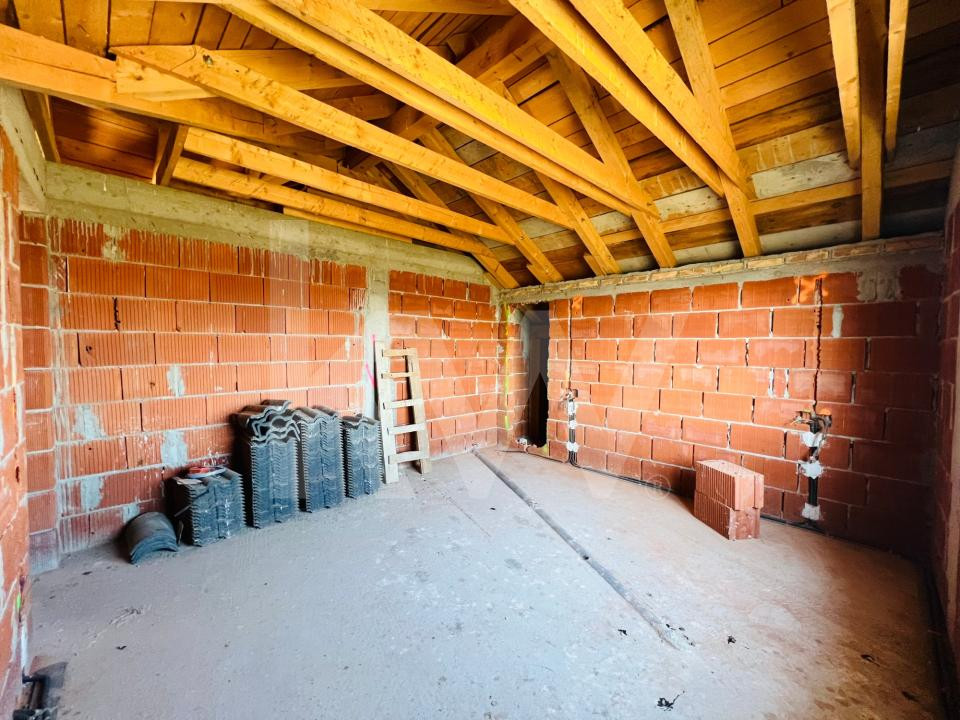 Casa unifamilială mare 5 cam, garaj, curte. Întabulată. Fughiu Oradea