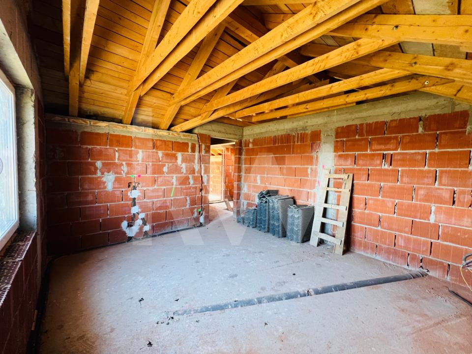 Casa unifamilială mare 5 cam, garaj, curte. Întabulată. Fughiu Oradea