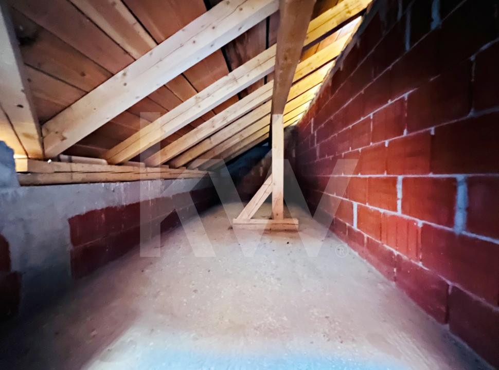 Casa unifamilială mare 5 cam, garaj, curte. Întabulată. Fughiu Oradea