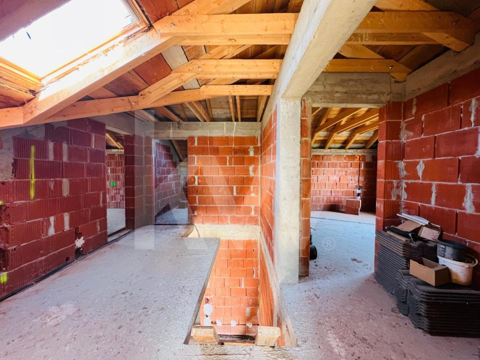 Casa unifamilială mare 5 cam, garaj, curte. Întabulată. Fughiu Oradea