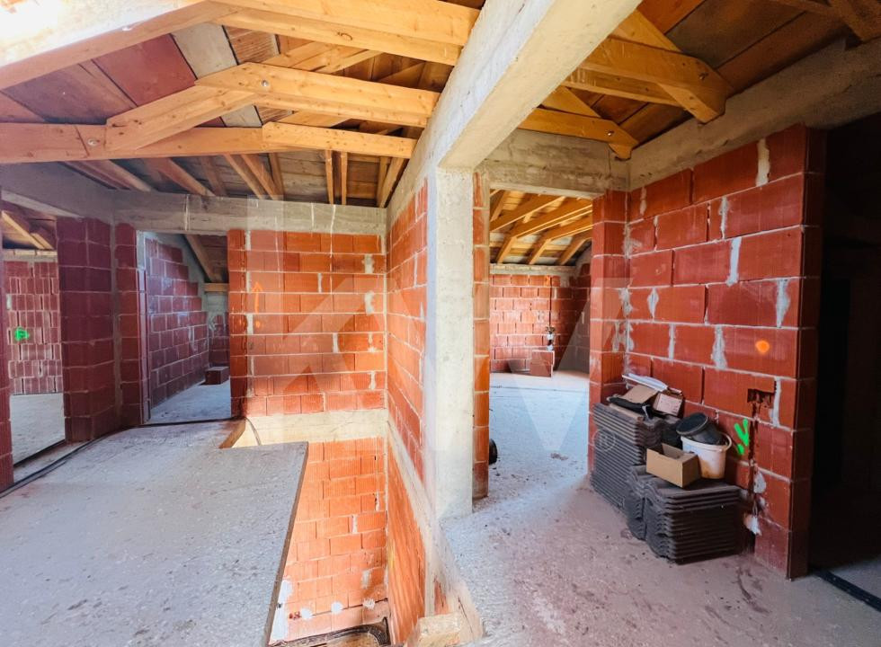 Casa unifamilială mare 5 cam, garaj, curte. Întabulată. Fughiu Oradea