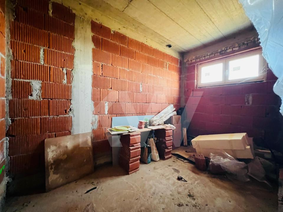 Casa unifamilială mare 5 cam, garaj, curte. Întabulată. Fughiu Oradea