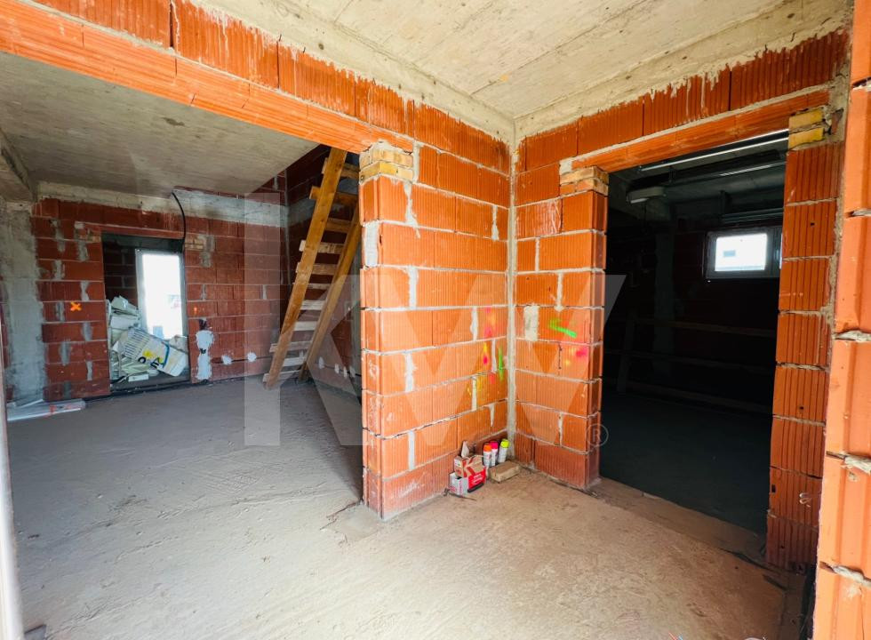 Casa unifamilială mare 5 cam, garaj, curte. Întabulată. Fughiu Oradea